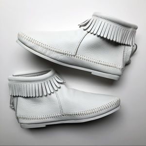Minnetonka White Leather Vintage Fringe Booties
